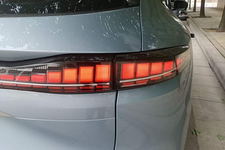 Used CHANGAN CS75 PLUS 2025 4th Generation 1.5T New Blue Whale Smart Flagship Version Right Rear Taillight