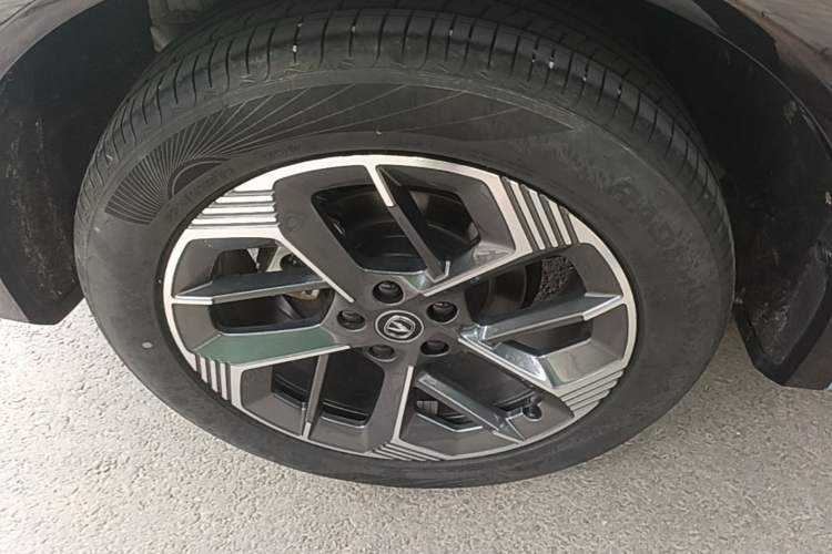 Used CHANGAN CS75 PLUS 2025 4th Generation 1.5T New Blue Whale Smart Flagship Version Right Rear Wheel Hub