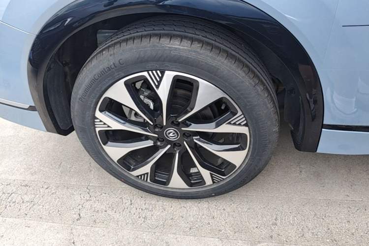 Used CHANGAN CS75 PLUS 2025 4th Generation UItra 2.0T New Blue Whale – Smart & Powerful Version Right Rear Wheel Hub