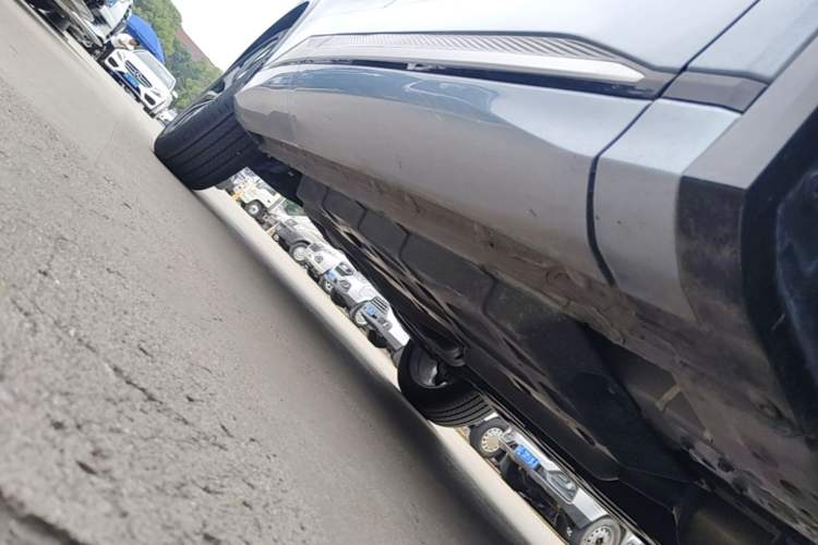 Used CHANGAN CS75 PLUS 2025 4th Generation UItra 2.0T New Blue Whale – Smart & Powerful Version Right Side Sill
