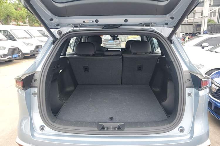 Used CHANGAN CS75 PLUS 2025 4th Generation UItra 2.0T New Blue Whale – Smart & Powerful Version Trunk