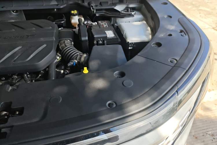 Used CHANGAN CS75 PLUS 2025 4th Generation 1.5T New Blue Whale Smart Luxury Edition Engine Bay Left
