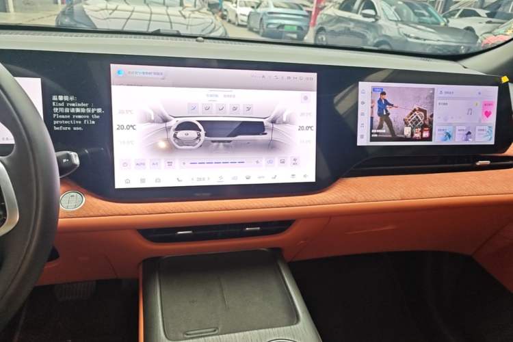 Used CHANGAN CS75 PLUS 2025 4th Generation UItra 2.0T New Blue Whale Engine – Wind Style Audio And AC Panel