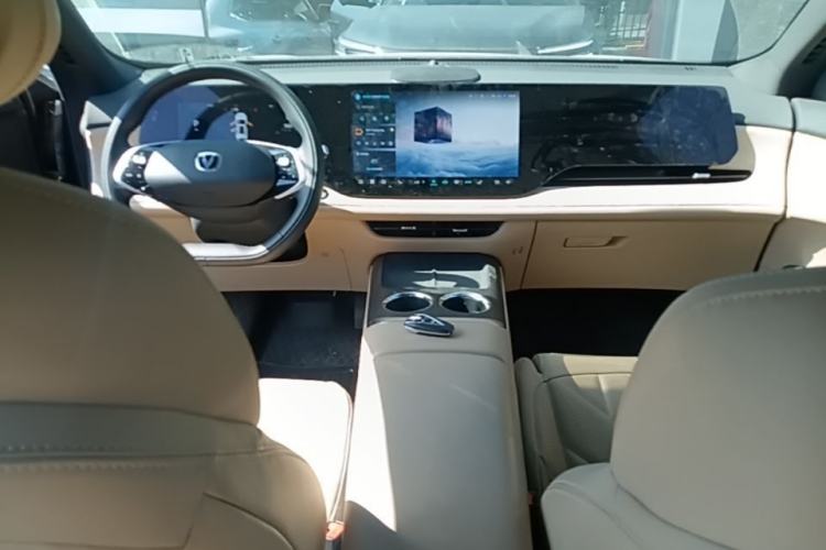 Used CHANGAN CS75 PLUS 2025 4th Generation 1.5T New Blue Whale Smart Flagship Version Center Console