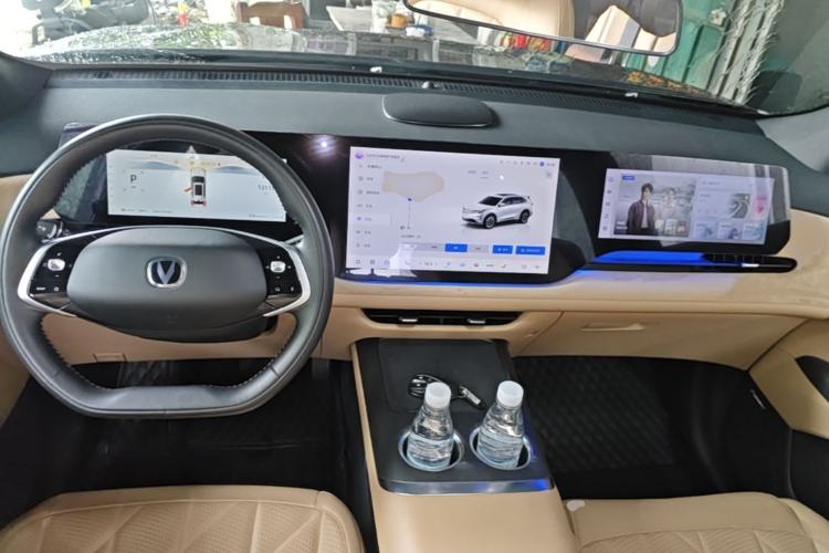 Used CHANGAN CS75 PLUS 2025 4th Generation 1.5T New Blue Whale Smart Flagship Version Center Console