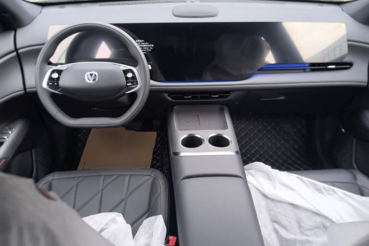Used CHANGAN CS75 PLUS 2025 4th Generation 1.5T New Blue Whale Smart Flagship Version Center Console