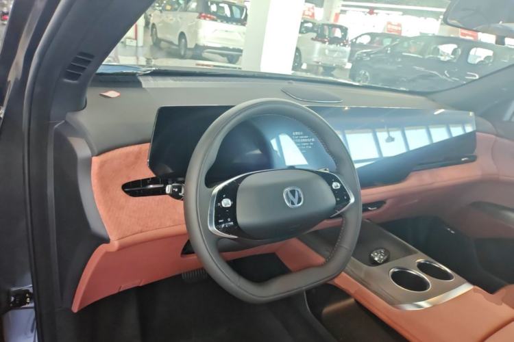 Used CHANGAN CS75 PLUS 2025 4th Generation 1.5T New Blue Whale Smart Flagship Version Center Console