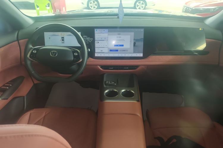Used CHANGAN CS75 PLUS 2025 4th Generation UItra 2.0T New Blue Whale – Smart & Powerful Version Center Console