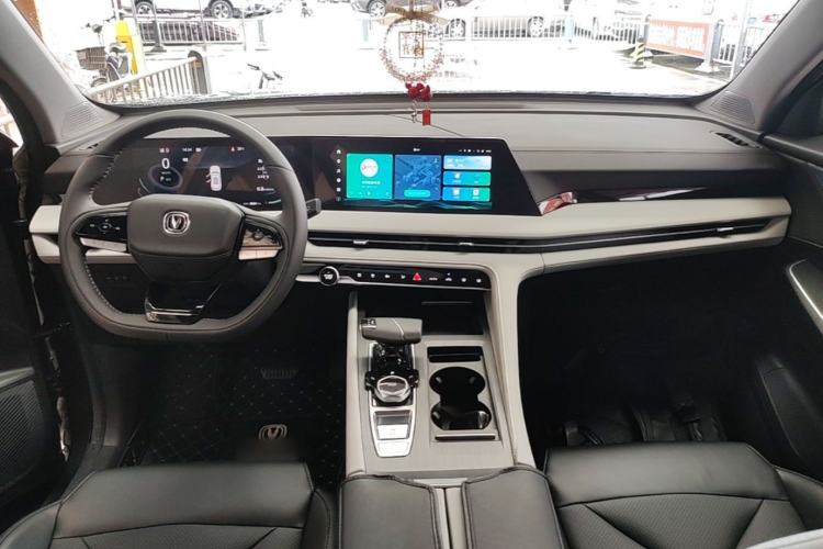 Used CHANGAN CS75 PLUS 2025 Model, 3rd Generation Champion Edition 1.5T Jinghang Version Center Console