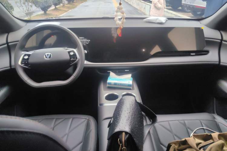 Used CHANGAN CS75 PLUS 2025 4th Generation 1.5T New Blue Whale Smart Luxury Edition Center Console