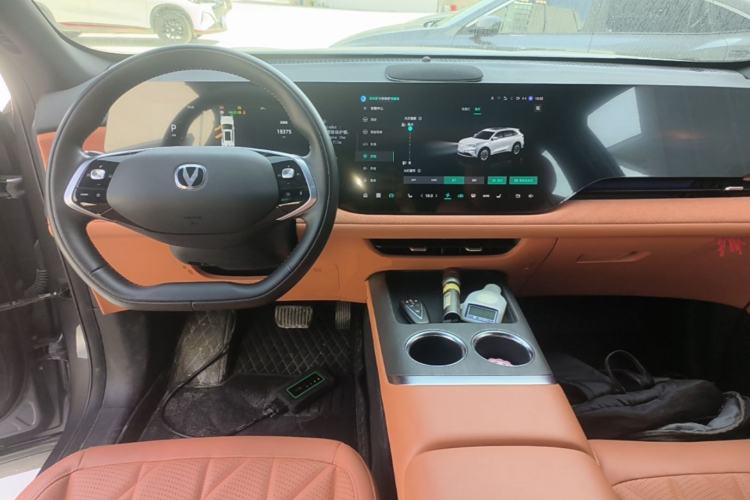 Used CHANGAN CS75 PLUS 2025 4th Generation 1.5T New Blue Whale Smart Flagship Version Center Console