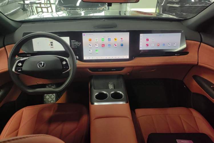 Used CHANGAN CS75 PLUS 2025 4th Generation UItra 2.0T New Blue Whale Smart Intelligent Powertrain Version Center Console