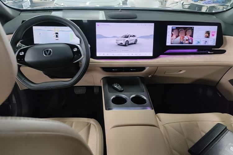 Used CHANGAN CS75 PLUS 2025 4th Generation 1.5T New Blue Whale Smart Flagship Version Center Console