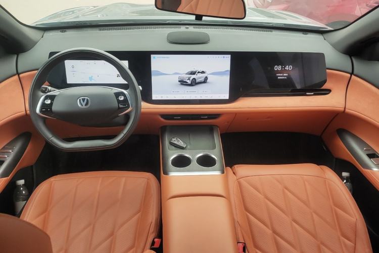 Used CHANGAN CS75 PLUS 2025 4th Generation 1.5T New Blue Whale Smart Flagship Version Center Console