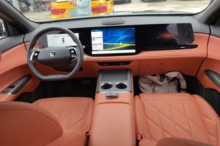 Used CHANGAN CS75 PLUS 2025 4th Generation 1.5T New Blue Whale Smart Flagship Version Center Console