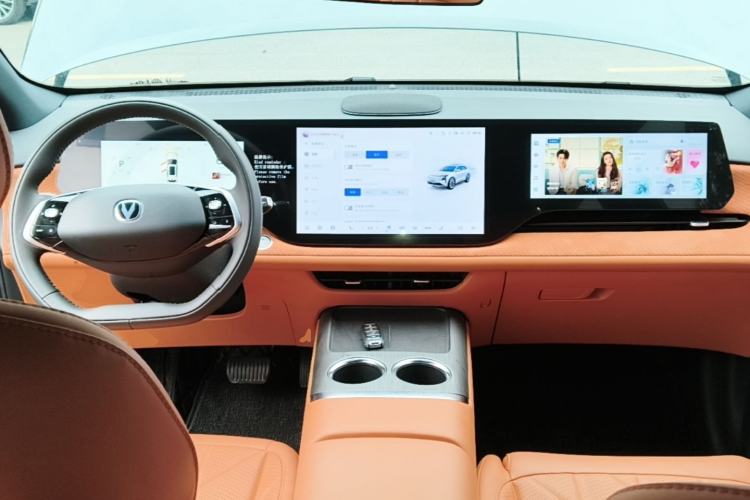 Used CHANGAN CS75 PLUS 2025 4th Generation 1.5T New Blue Whale Smart Flagship Version Center Console