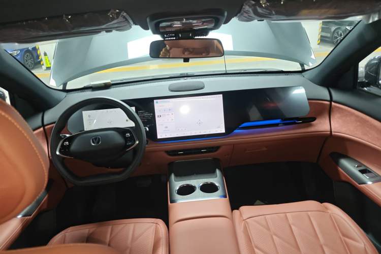 Used CHANGAN CS75 PLUS 2025 4th Generation 1.5T New Blue Whale Smart Flagship Version Center Console