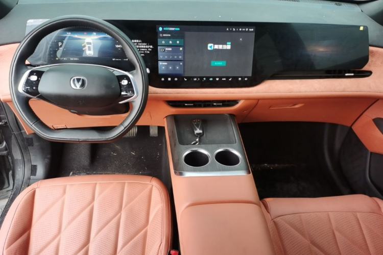 Used CHANGAN CS75 PLUS 2025 4th Generation 1.5T New Blue Whale Smart Luxury Edition Center Console