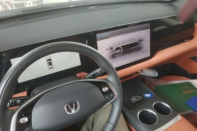 Used CHANGAN CS75 PLUS 2025 4th Generation 1.5T New Blue Whale Smart Luxury Edition Center Console
