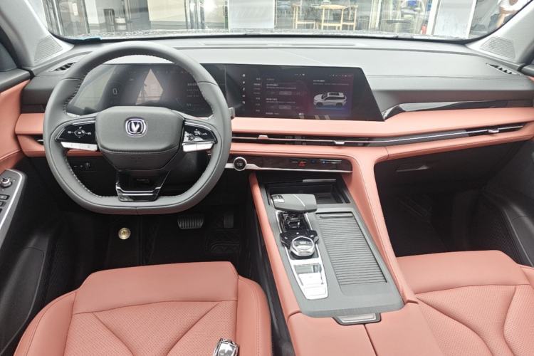 Used CHANGAN CS75 PLUS 2025 Model, 3rd Generation Champion Edition 1.5T Jinghang Version Center Console