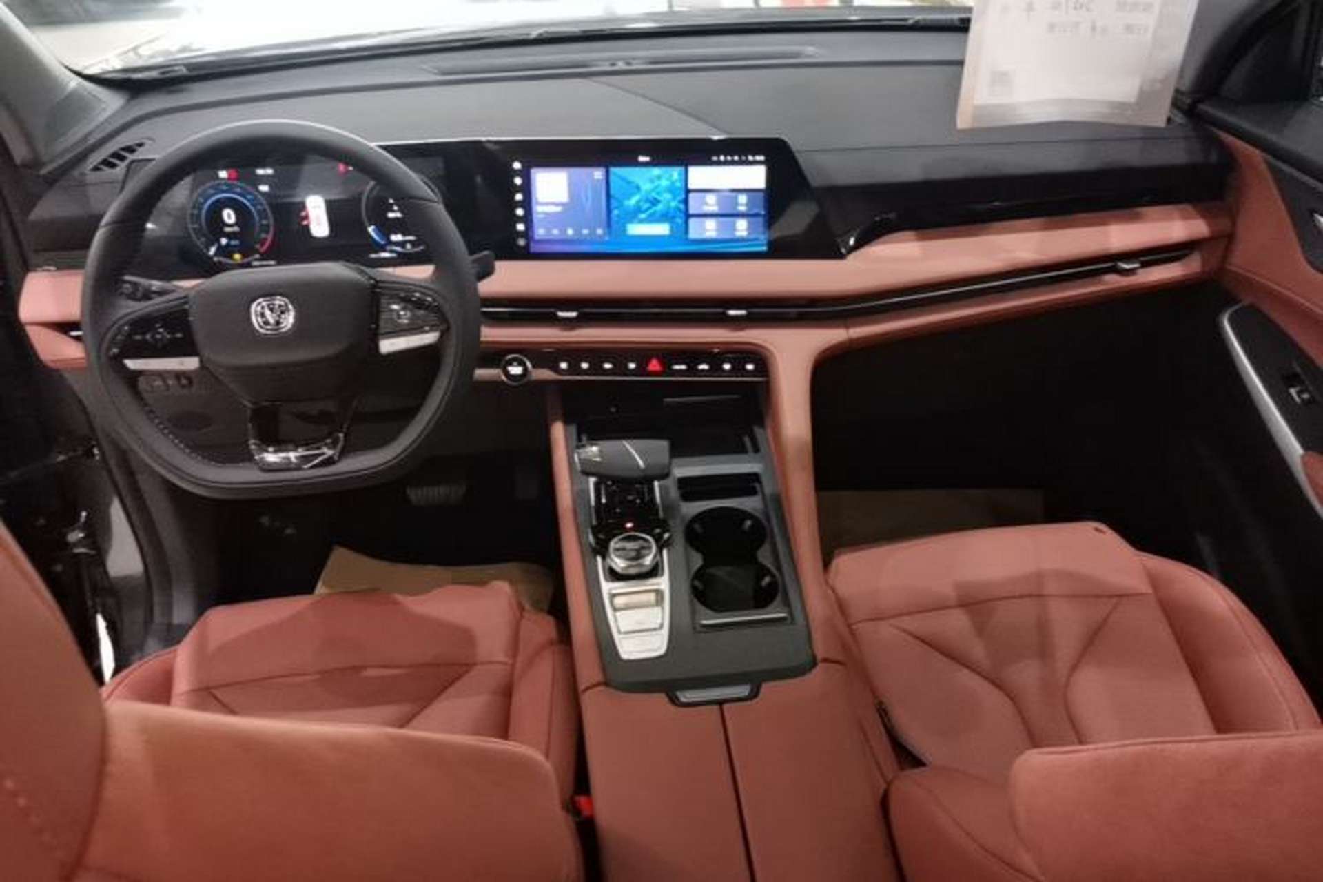 Used CHANGAN CS75 PLUS 2025 Model, 3rd Generation Champion Edition 1.5T Jinghang Version Center Console