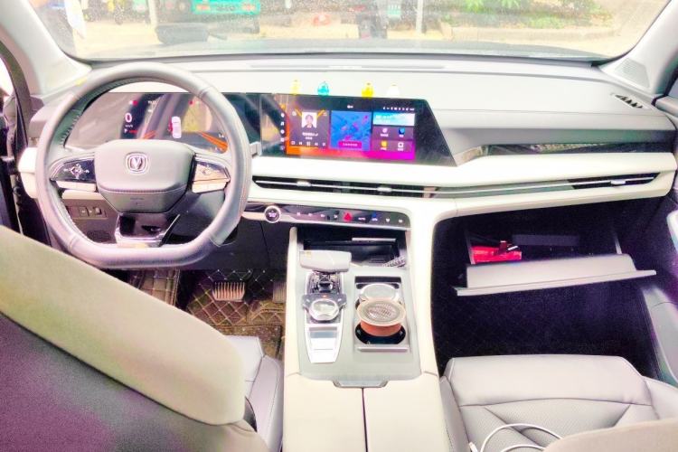 Used CHANGAN CS75 PLUS 2025 Model, 3rd Generation Champion Edition 1.5T Jinghang Version Center Console