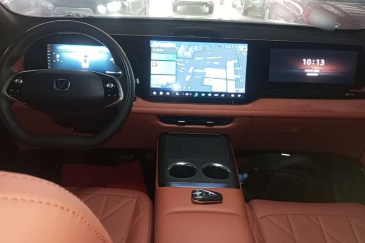 Used CHANGAN CS75 PLUS 2025 4th Generation 1.5T New Blue Whale Smart Flagship Version Center Console