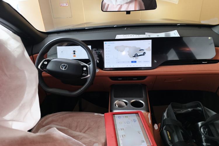 Used CHANGAN CS75 PLUS 2025 4th Generation 1.5T New Blue Whale Smart Luxury Edition Center Console