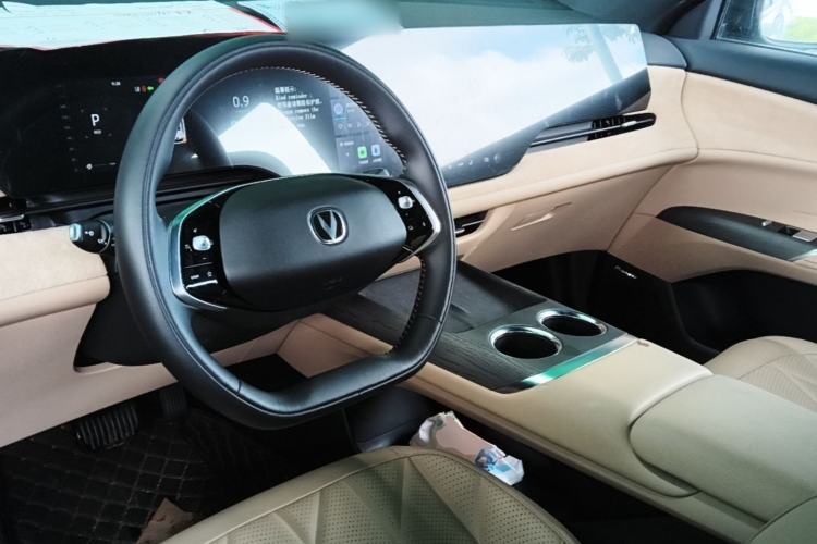 Used CHANGAN CS75 PLUS 2025 4th Generation UItra 2.0T New Blue Whale Smart Intelligent Powertrain Version Center Console