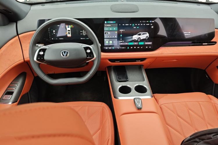 Used CHANGAN CS75 PLUS 2025 4th Generation UItra 2.0T New Blue Whale Smart Intelligent Powertrain Version Center Console
