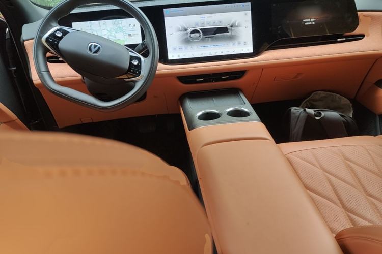 Used CHANGAN CS75 PLUS 2025 4th Generation 1.5T New Blue Whale Smart Luxury Edition Center Console