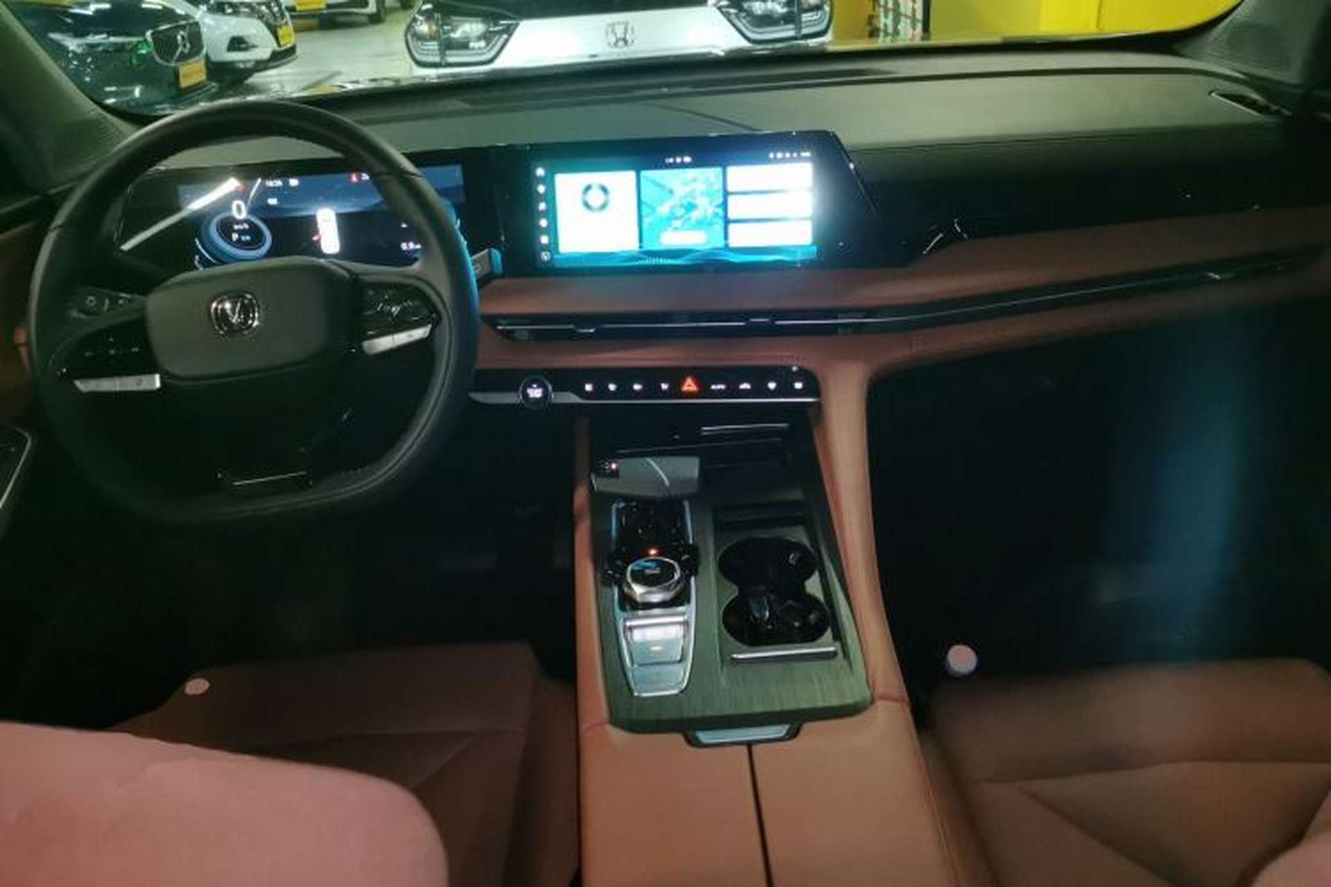 Used CHANGAN CS75 PLUS 2025 Model, 3rd Generation Champion Edition 1.5T Jinghang Version Center Console