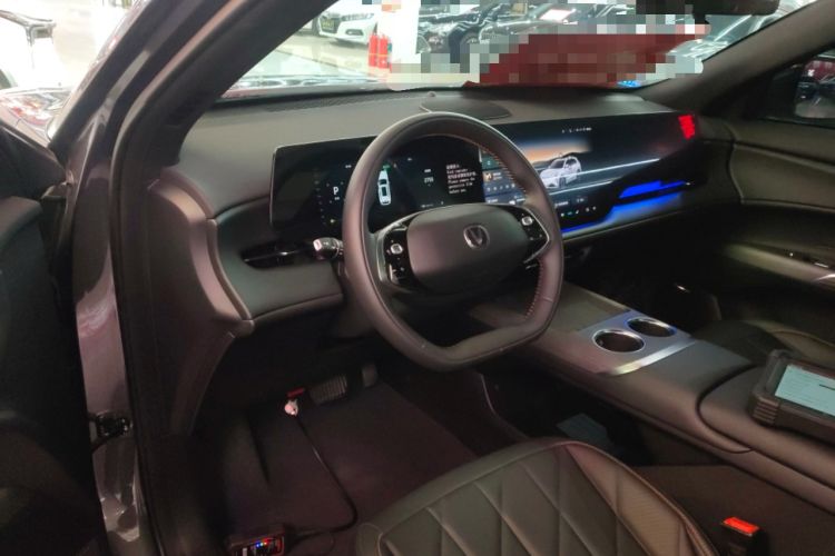 Used CHANGAN CS75 PLUS 2025 4th Generation UItra 2.0T New Blue Whale Smart Intelligent Powertrain Version Center Console