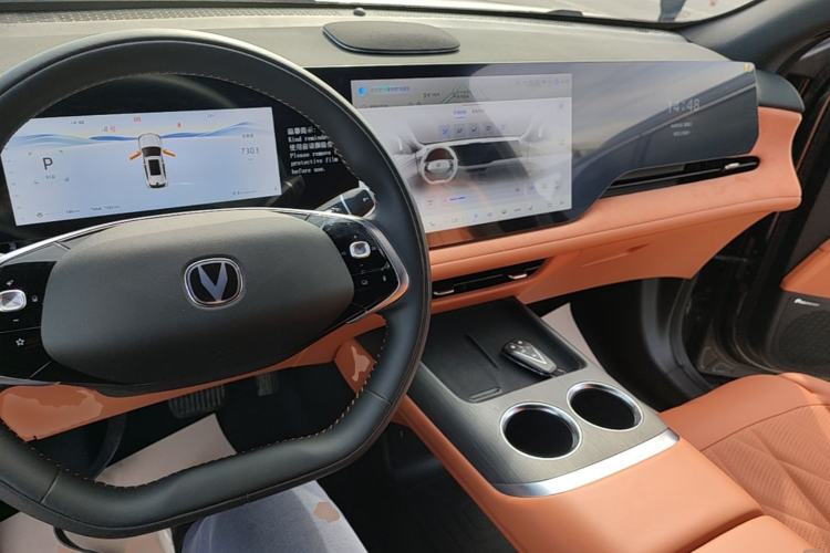 Used CHANGAN CS75 PLUS 2025 4th Generation 1.5T New Blue Whale Smart Flagship Version Center Console