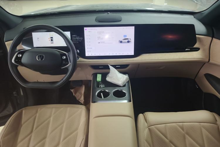 Used CHANGAN CS75 PLUS 2025 4th Generation UItra 2.0T New Blue Whale Smart Intelligent Powertrain Version Center Console