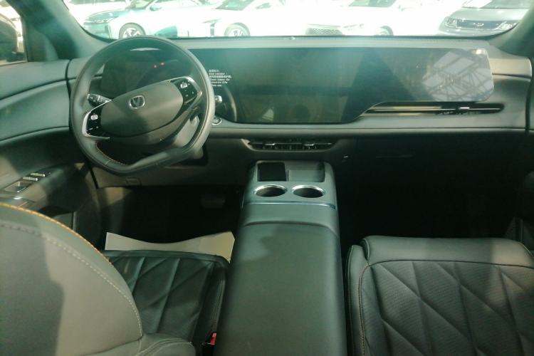 Used CHANGAN CS75 PLUS 2025 4th Generation 1.5T New Blue Whale Smart Luxury Edition Center Console