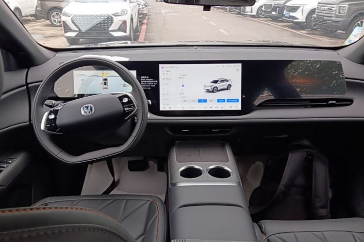 Used CHANGAN CS75 PLUS 2025 4th Generation 1.5T New Blue Whale Smart Luxury Edition Center Console