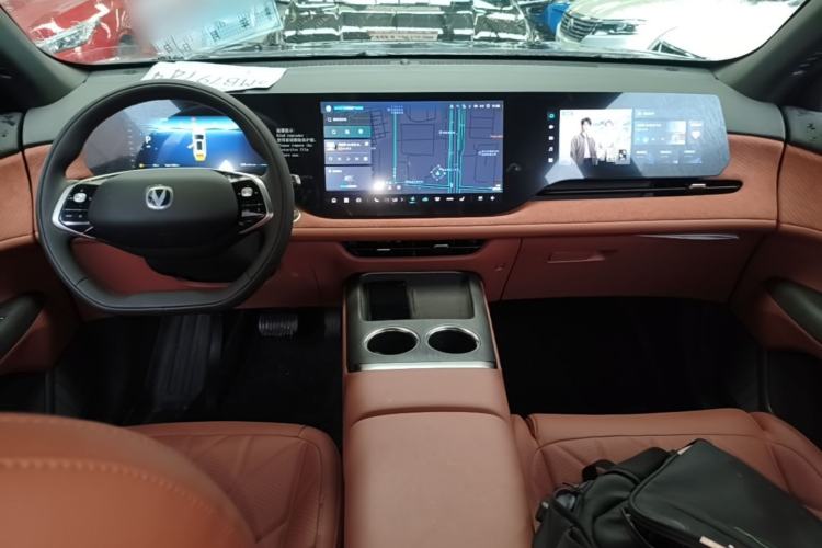 Used CHANGAN CS75 PLUS 2025 4th Generation 1.5T New Blue Whale Smart Luxury Edition Center Console