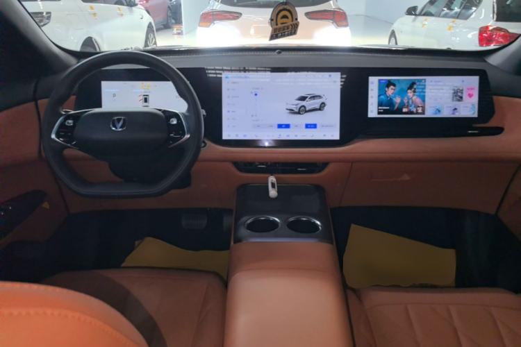 Used CHANGAN CS75 PLUS 2025 4th Generation 1.5T New Blue Whale Smart Luxury Edition Center Console