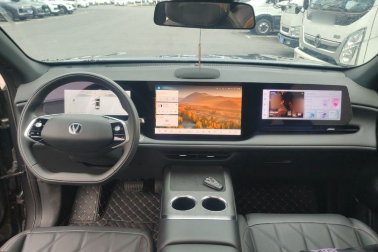 Used CHANGAN CS75 PLUS 2025 4th Generation UItra 2.0T New Blue Whale Smart Intelligent Powertrain Version Center Console