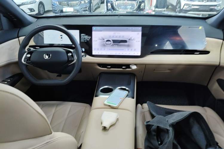 Used CHANGAN CS75 PLUS 2025 4th Generation 1.5T New Blue Whale Smart Luxury Edition Center Console