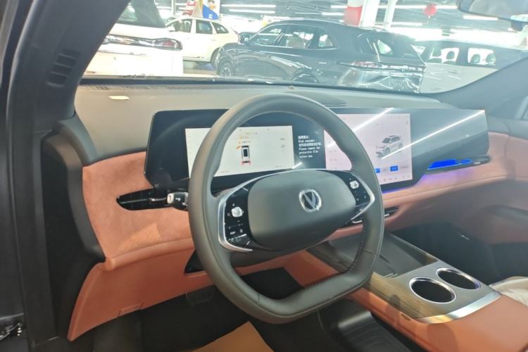 Used CHANGAN CS75 PLUS 2025 4th Generation 1.5T New Blue Whale Smart Flagship Version Center Console