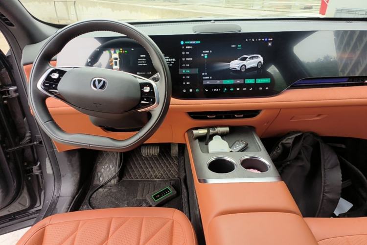 Used CHANGAN CS75 PLUS 2025 4th Generation 1.5T New Blue Whale Smart Flagship Version Center Console