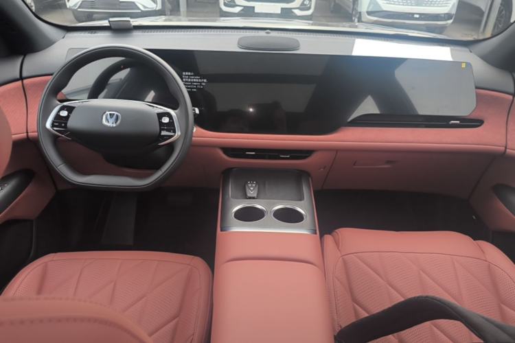 Used CHANGAN CS75 PLUS 2025 4th Generation 1.5T New Blue Whale Smart Flagship Version Center Console