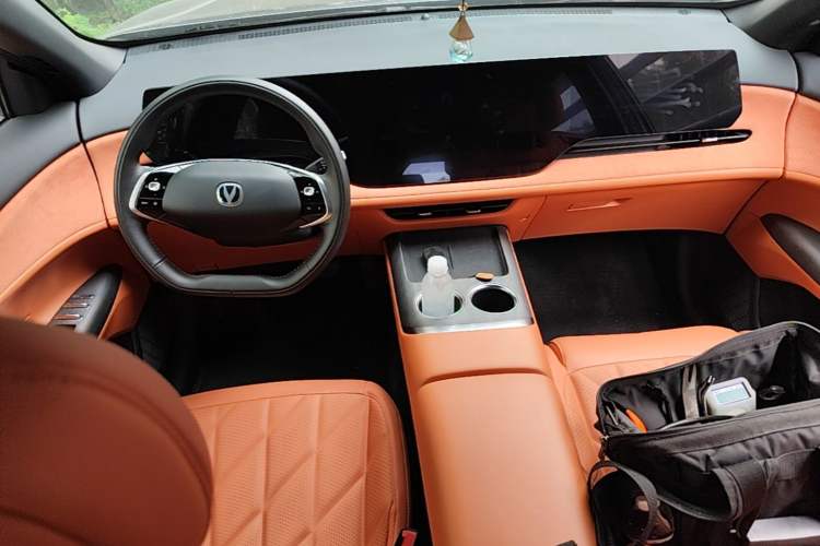 Used CHANGAN CS75 PLUS 2025 4th Generation 1.5T New Blue Whale Smart Luxury Edition Center Console