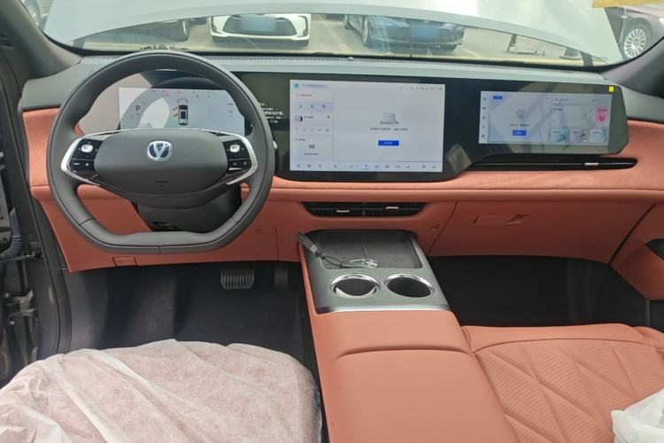 Used CHANGAN CS75 PLUS 2025 4th Generation 1.5T New Blue Whale Smart Luxury Edition Center Console