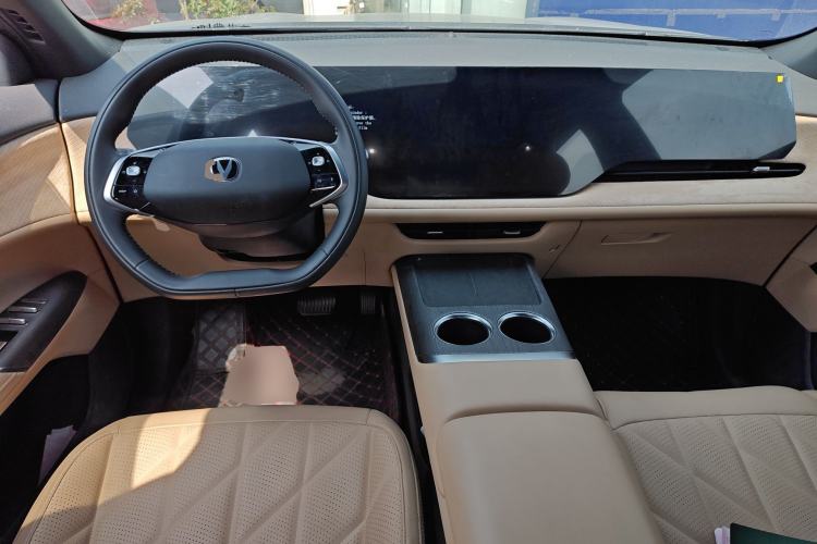 Used CHANGAN CS75 PLUS 2025 4th Generation 1.5T New Blue Whale Smart Luxury Edition Center Console