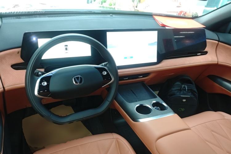 Used CHANGAN CS75 PLUS 2025 4th Generation 1.5T New Blue Whale Smart Luxury Edition Center Console
