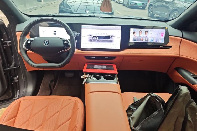 Used CHANGAN CS75 PLUS 2025 4th Generation UItra 2.0T New Blue Whale Engine – Wind Style Center Console