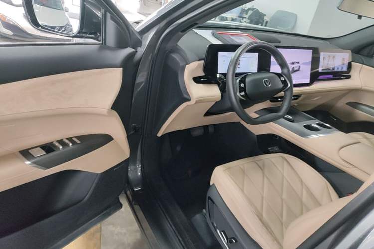 Used CHANGAN CS75 PLUS 2025 4th Generation 1.5T New Blue Whale Smart Flagship Version Driver Seat